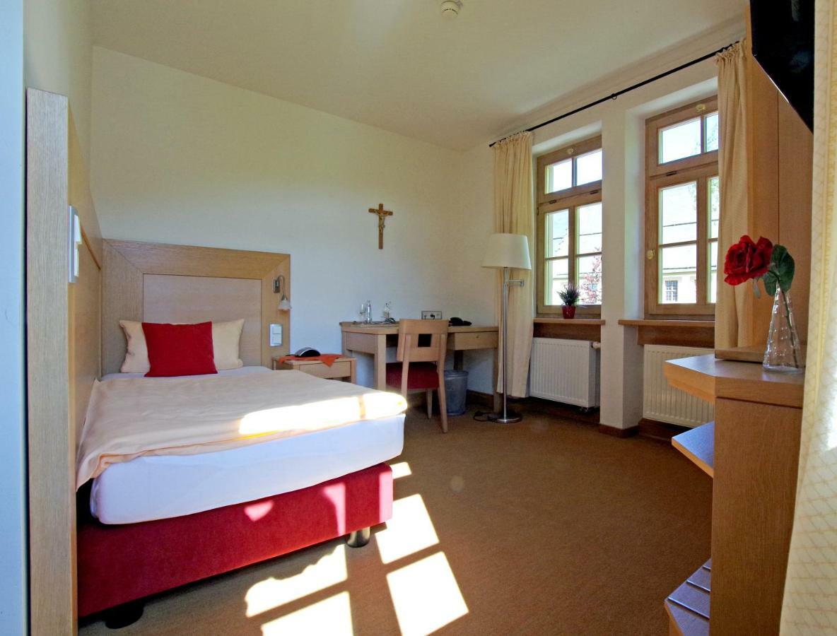 Klostergasthof Hotel Muennerstadt Exterior photo